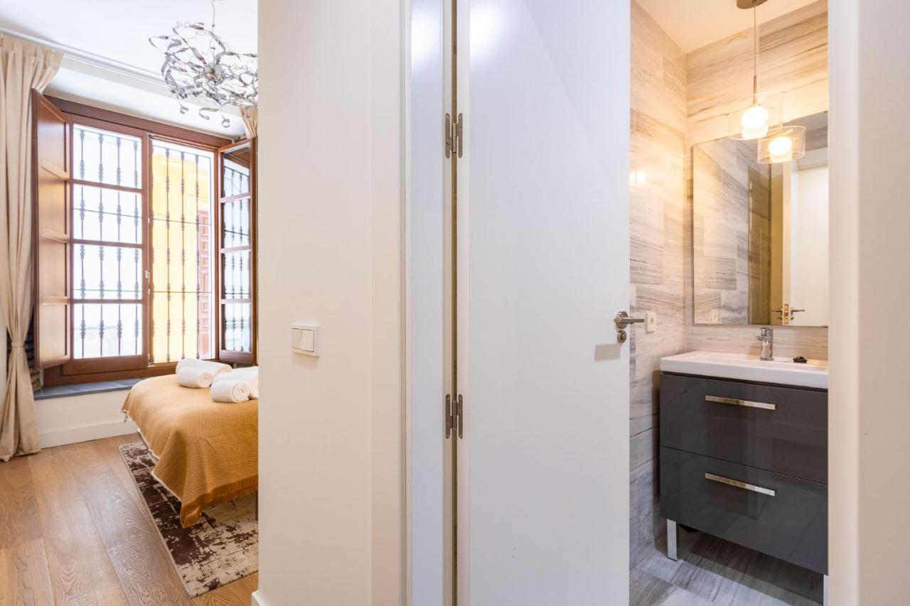 Angeles Santa Cruz Deluxe By Valcambre Apartment Sevilla Bagian luar foto