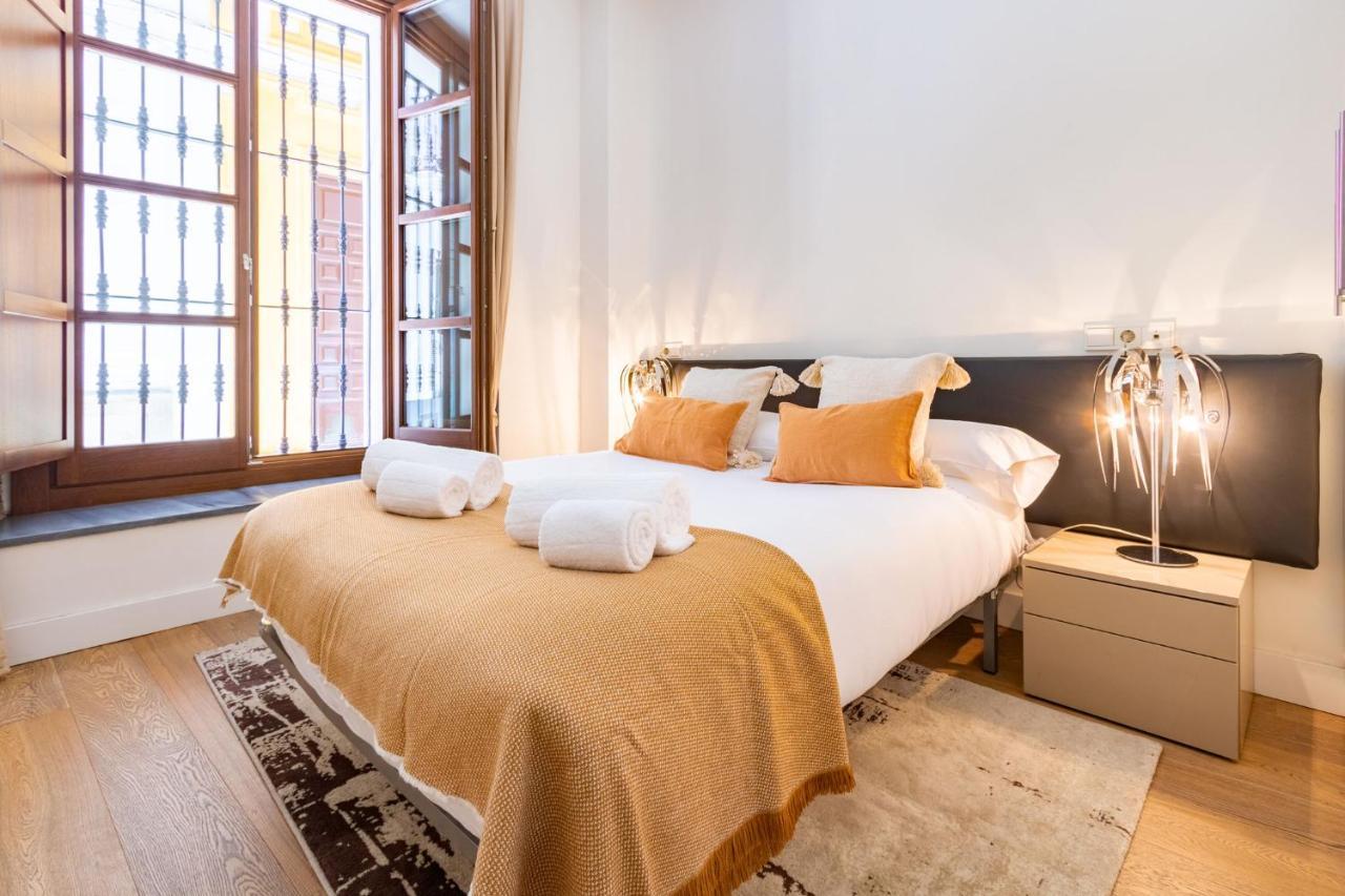 Angeles Santa Cruz Deluxe By Valcambre Apartment Sevilla Bagian luar foto